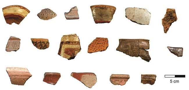 Fragmentos
de cerâmica da tradição Pocó-Açutuba datados em ca. de 1.200 anos
BCE, sítio Teotônio, rio Madeira, sudoeste da Amazônia (Thiago Kater).